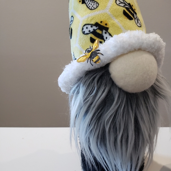 Bee loving Gnome - Picture 3 of 12
